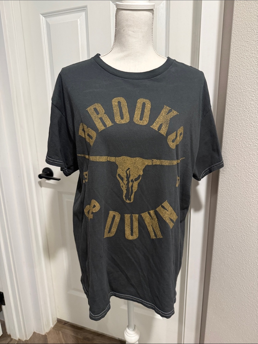 Brooks & Dunn Women's Short Sleeve Graphic Tee in Charcoal with Gold Print